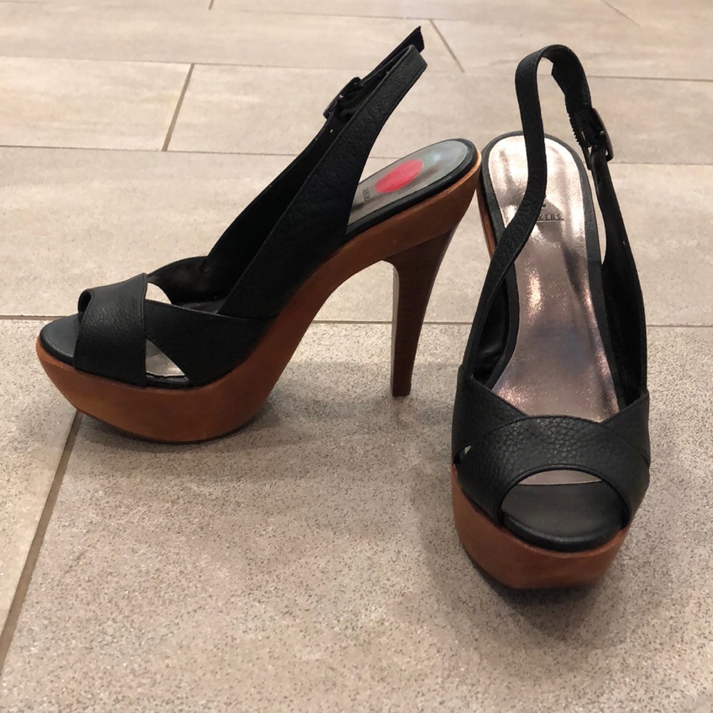 Brand New never worn platform open toe strap heel!